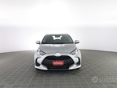 Usata Toyota Yaris Hybrid Active 92 CV (67 kW) 2024 Silver met Berlina