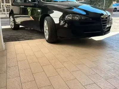 Usata Alfa Romeo 147 120 CV (88 kW) 2009 Nero Utilitaria