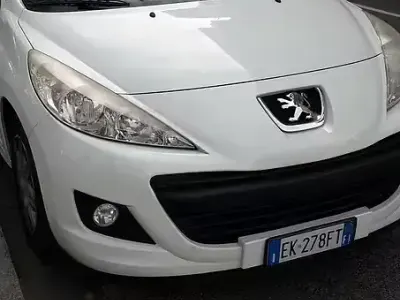 Usata Peugeot 207 73 CV (53 kW) 2012 Bianco Berlina
