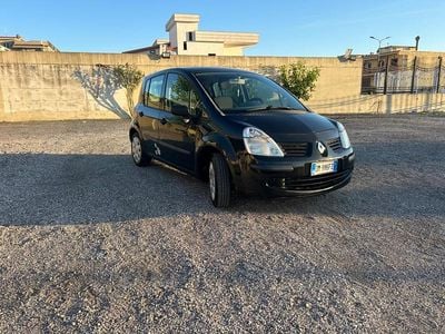 Käytetty Renault Modus 75 HP (55 kW) 2008 Musta Tila-auto
