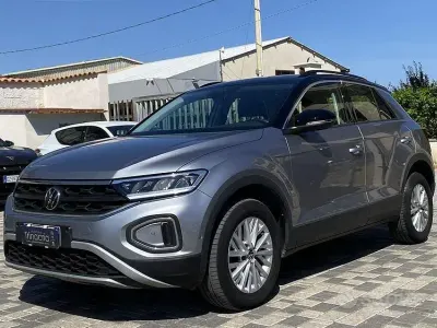 Usata VW T-Roc Life 116 CV (85 kW) 2023 Nero SUV