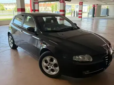 Usata Alfa Romeo 147 150 CV (110 kW) 2002 Nero Utilitaria