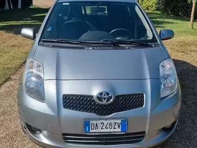 Usata Toyota Yaris Sol 90 CV (66 kW) 2006 Grigio Berlina