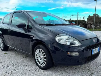 Usata Fiat Punto Street 69 CV (50 kW) 2015 Blu/azzurro Utilitaria