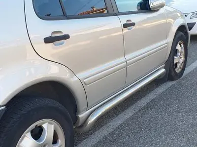 Usata Mercedes ML270 163 CV (119 kW) 2003 Grigio SUV