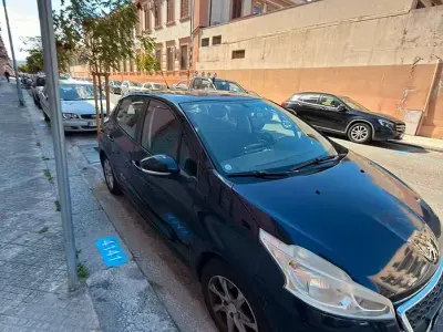 Usata Peugeot 208 68 CV (50 kW) 2013 Blu Utilitaria
