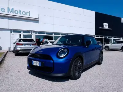 Usata Mini Cooper Classic 114 kW (156 CV) 2025 Blu Utilitaria