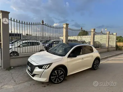 Usata Peugeot 208 GT-line 102 CV (75 kW) 2020 Bianco Utilitaria