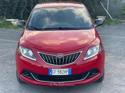 Usata Lancia Ypsilon Silver 69 CV (50 kW) 2021 Rosso Utilitaria