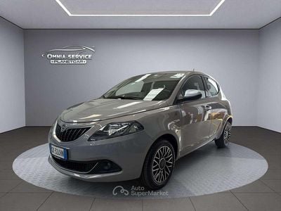 Usata Lancia Ypsilon 69 CV (50 kW) 2023 Argento Utilitaria