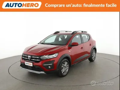 Usado Dacia Sandero Comfort 90 CV (66 kW) 2022 Rojo Berlina
