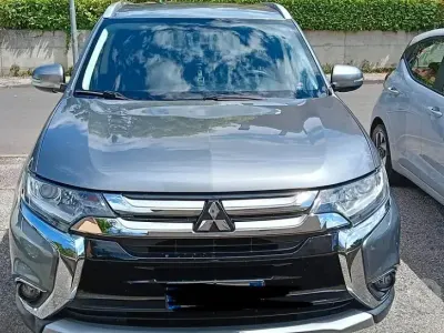 Usata Mitsubishi Outlander 150 CV (110 kW) 2016 Grigio SUV