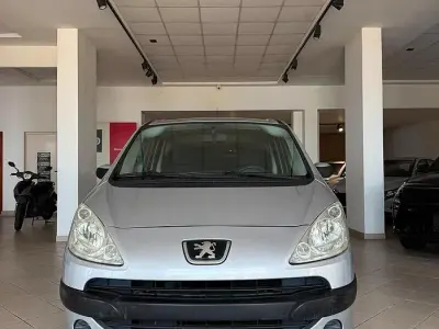 Usata Peugeot 1007 73 CV (53 kW) 2005 Grigio Monovolume
