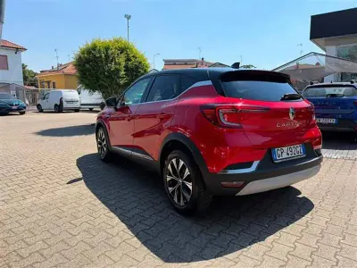 Usata Renault Captur Techno 101 CV (74 kW) 2023 Rosso SUV