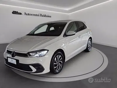 Usata VW Polo Life 95 CV (69 kW) 2023 Ascot grey Utilitaria