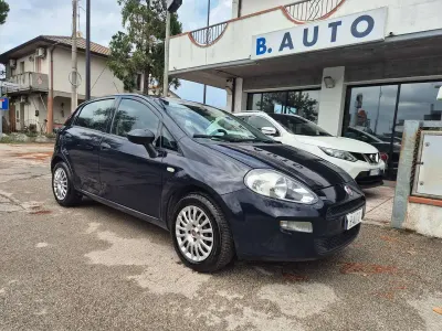 Usata Fiat Punto Street 69 CV (50 kW) 2015 Blu/azzurro Utilitaria