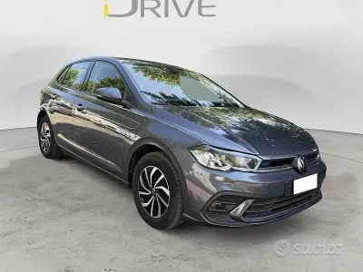 Usata VW Polo Life 95 CV (69 kW) 2022 Grigio Utilitaria