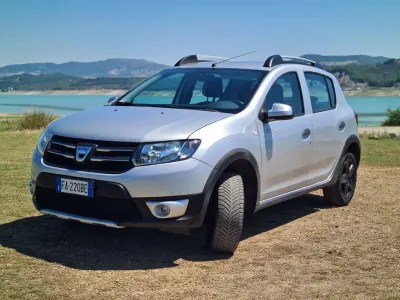 Occasion Dacia Sandero Prestige 90 ch (66 kW) 2015 Argent Berline