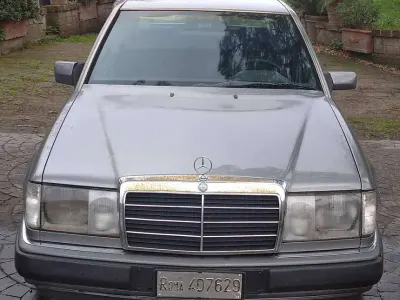 Usata Mercedes 200 122 CV (89 kW) 1992 Grigio Berlina