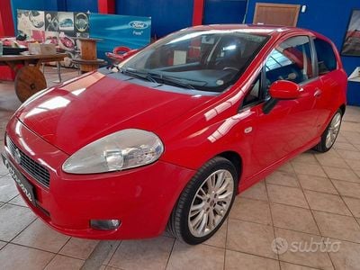 Usata Fiat Grande Punto Emotion 95 CV (69 kW) 2007 Rosso Utilitaria