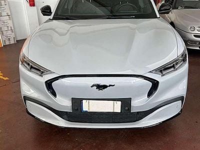 Usata Ford Mustang Mach-E 124 kW (169 CV) 2022 Argento metall SUV