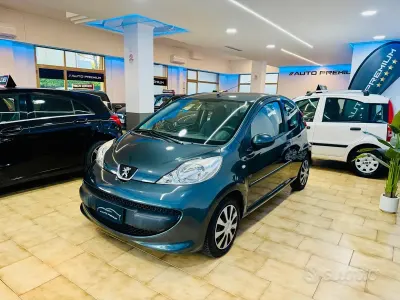Usata Peugeot 107 68 CV (50 kW) 2007 Grigio Utilitaria