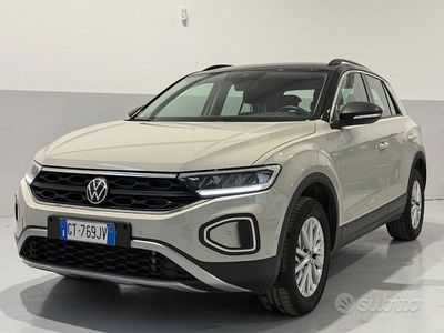 Usata VW T-Roc Life 110 CV (80 kW) 2024 Beige SUV