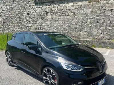 Second-hand Renault Clio IV Trophy 220 CP (161 kW) 2017 Negru Berlinǎ