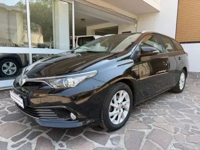 Usata Toyota Auris Touring Sports Business Edition 99 CV (72 kW) 2018 Nero Station wagon