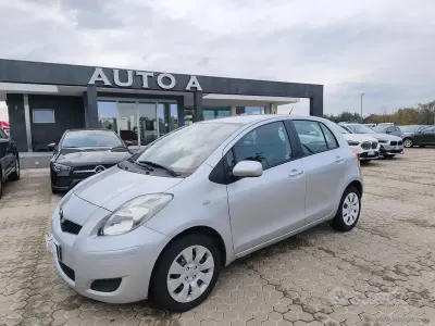 Usata Toyota Yaris Sol 69 CV (50 kW) 2009 Grigio Utilitaria