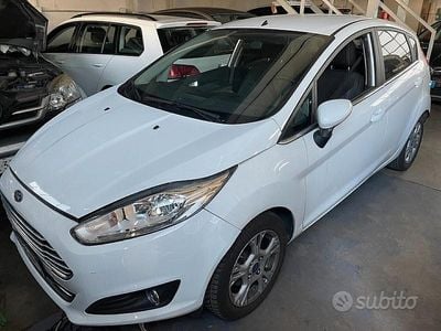 Usata Ford Fiesta Titanium 75 CV (55 kW) 2016 Bianco Utilitaria