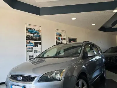 Usata Ford Focus S 90 CV (66 kW) 2005 Grigio Station wagon