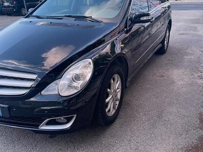 Usata Mercedes R320 224 CV (164 kW) 2008 Nero Monovolume