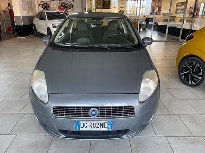 Usata Fiat Grande Punto Dynamic 77 CV (56 kW) 2007 Grigio Utilitaria