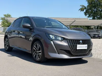 Usata Peugeot 208 Allure 101 CV (74 kW) 2021 Grigio Utilitaria