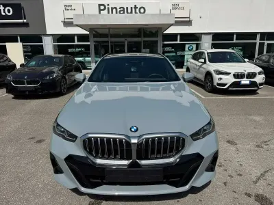 Usata BMW 520 M Sport 197 CV (144 kW) 2024 Grigio Station wagon