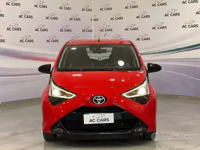 Usata Toyota Aygo Connect Style 72 CV (52 kW) 2019 Rosso Utilitaria