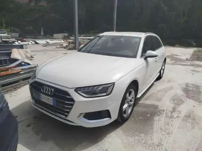 Usado Audi A4 Advanced Plus 163 CV (119 kW) 2024 Blanco Familiar