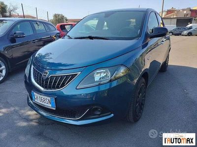 Usata Lancia Ypsilon Silver 70 CV (51 kW) 2022 Blu Utilitaria