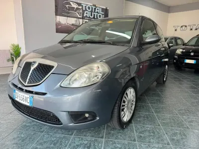 Usata Lancia Ypsilon 75 CV (55 kW) 2009 Grigio Utilitaria