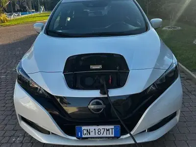 Usata Nissan Leaf Acenta 89 kW (122 CV) 2023 Bianco Utilitaria