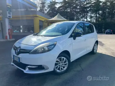 Käytetty Renault Scenic E-Tech 110 HP (80 kW) 2015 Valkoinen Tila-auto