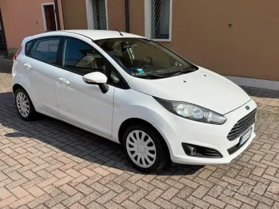 Usata Ford Fiesta 60 CV (44 kW) 2013 Bianco Berlina