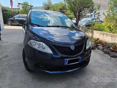 Usata Lancia Ypsilon 69 CV (50 kW) 2021 Blu Utilitaria