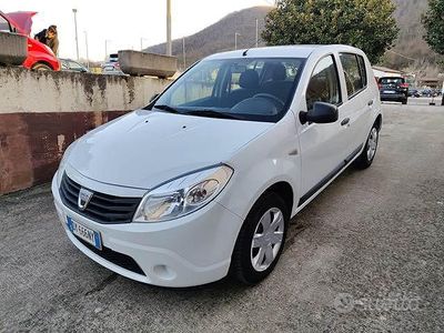 Usata Dacia Sandero 75 CV (55 kW) 2009 Bianco SUV