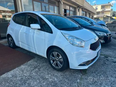 Usata Kia Venga 90 CV (66 kW) 2015 Bianco Utilitaria