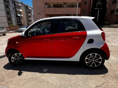 Usata Smart ForFour Prime 71 CV (52 kW) 2015 Rosso Utilitaria