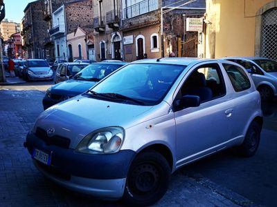 usata Toyota Yaris 1.0i 16V cat 3 porte '03