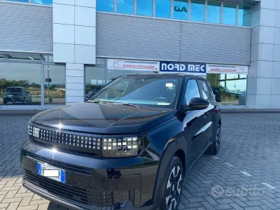 Nuova Fiat Grande Panda Icon 101 CV (74 kW) 2025 Nero Utilitaria