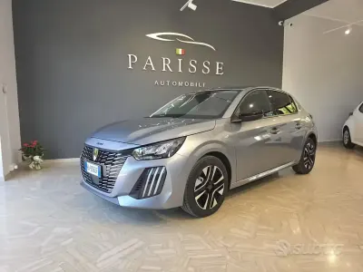 Usata Peugeot 208 Allure 101 CV (74 kW) 2025 Grigio Utilitaria